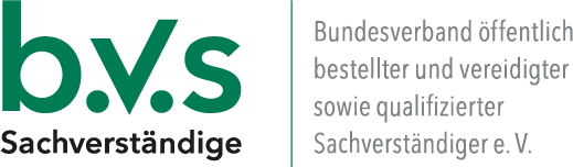 Logo des BVS – Bundesverband öffentlich bestellter und vereidigter sowie qualifizierter Sachverständiger e. V., grüner Schriftzug auf transparentem Hintergrund